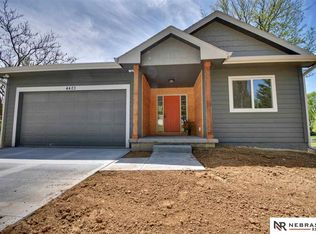 4423 R St, Omaha, NE 68107