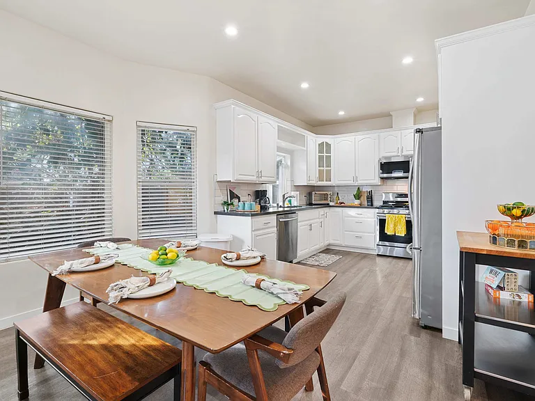 Kitchen Dining Area