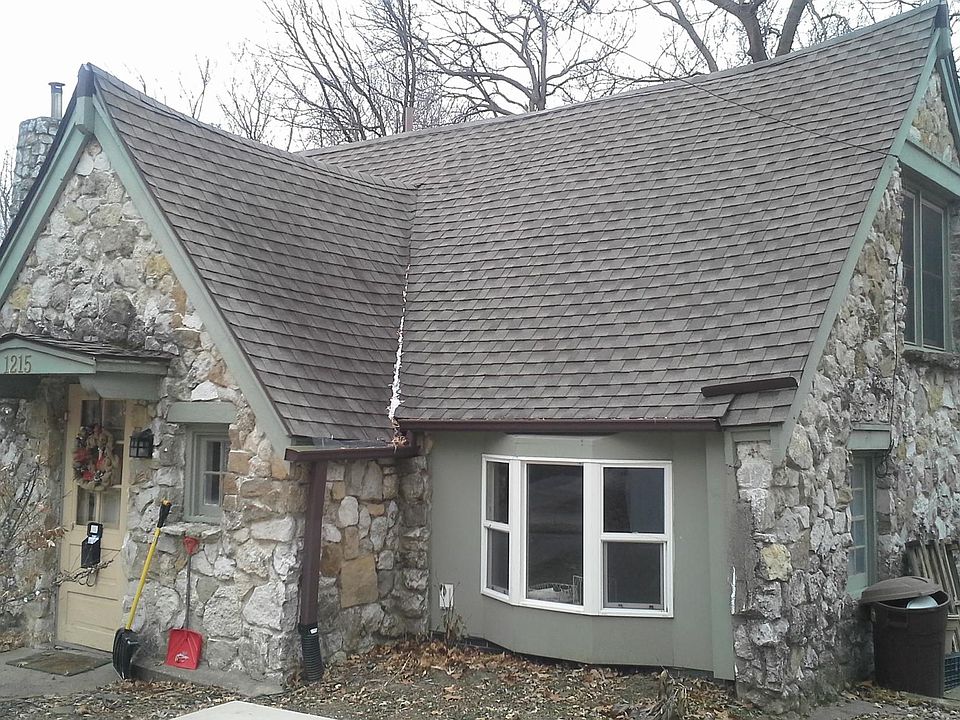 2nd image of 1215 Pickard St