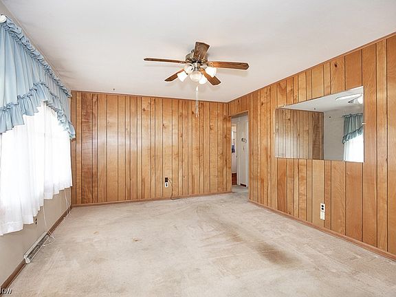 3rd image of 951 Oakwood Dr