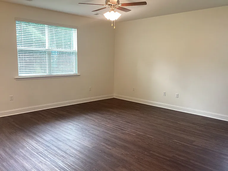 601 E Lionel Rd — Photo 8