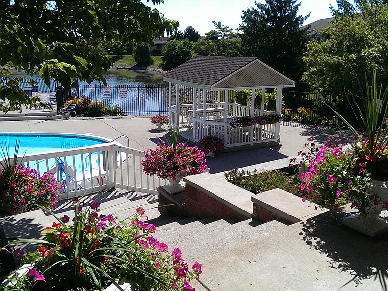 River Road Court — Photo 15