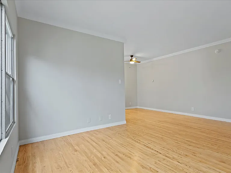 1051 S Cochran Ave #7 — Photo 5