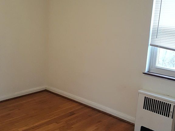 4th image of 2715 Oakleaf Ave APT 4