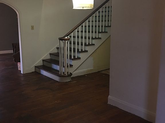Entrance/ stairs