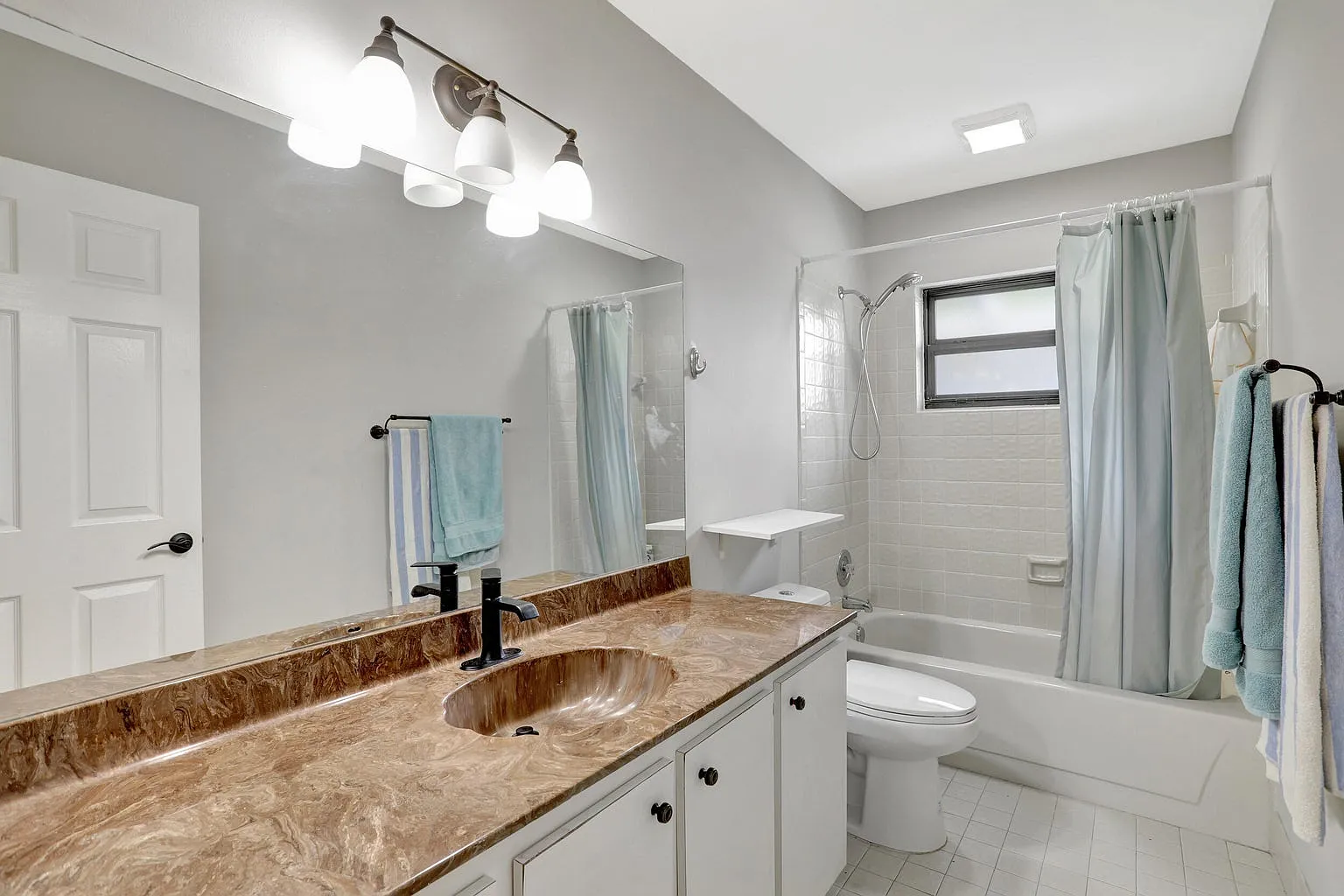 4 bed, 1455 sqft, $3,550 — Photo 4
