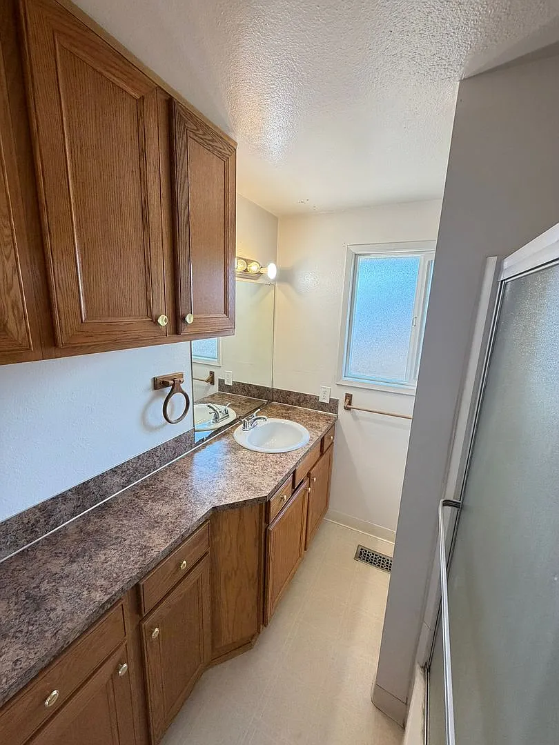2523 Pine Ln SE — Photo 3