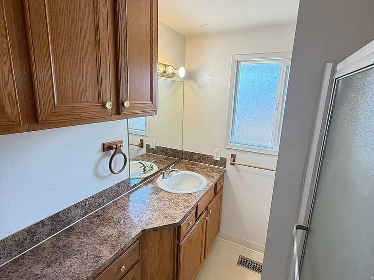 2523 Pine Ln SE — Photo 11