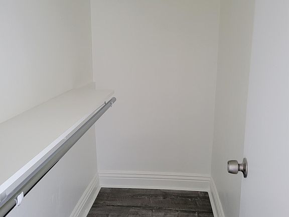 5th image of 2820 W 8th St #20