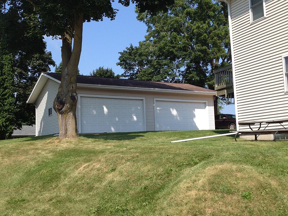 2nd image of 216 Main St