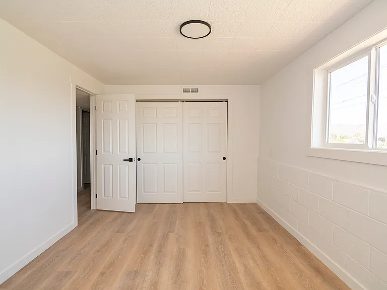 148 S Rogers Ave — Photo 26