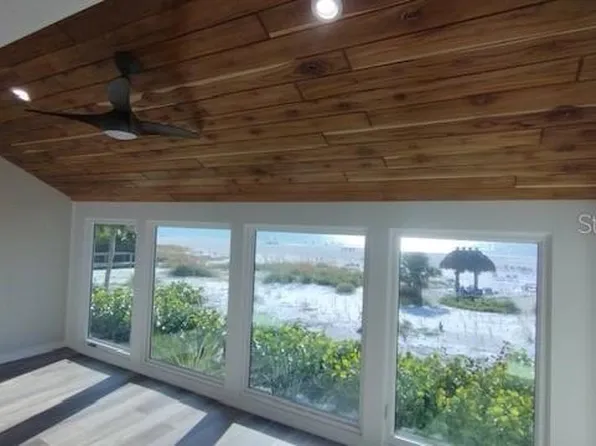 1013 W Peppertree Dr #115, Sarasota, FL 34242