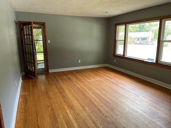 3rd image of 622 Grayson Ave
