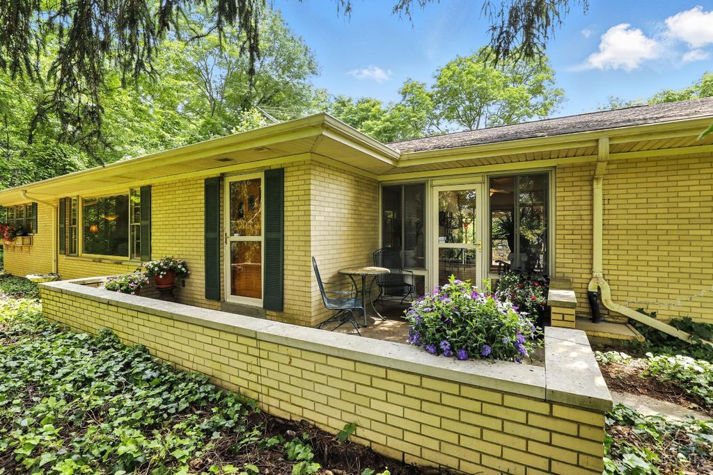 Real estate listing image