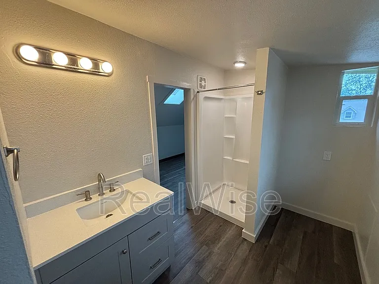 364 W Selmar Ct — Photo 17