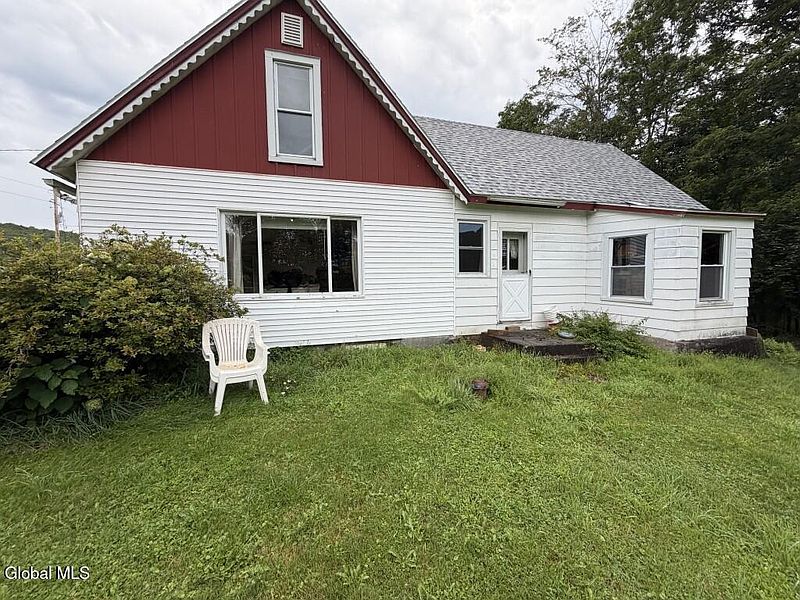 3rd image of 539 Bear Kill Road