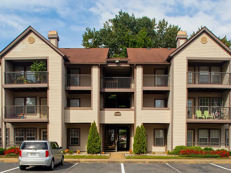 Woodbriar Apartment Homes — Photo 2