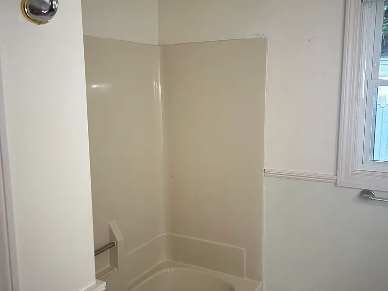 427 Memorial Dr — Photo 6