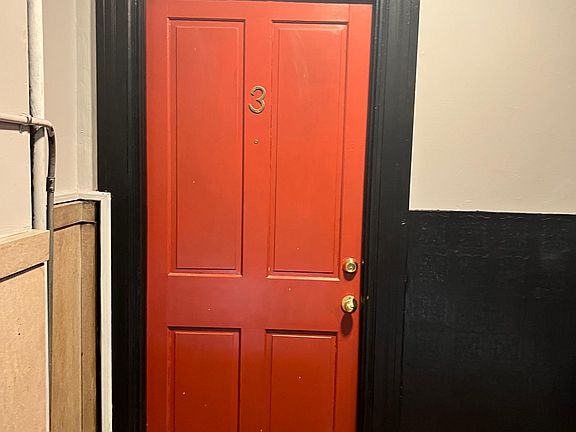 2nd image of 10 W 7th St #3