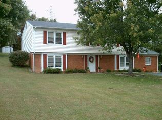 3745 Piccadilly Ln, Roanoke, VA 24018