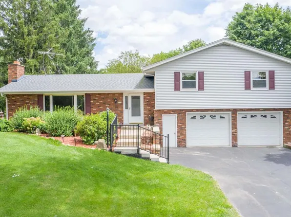 4118 Dry Gulch DRIVE, Jackson, WI 53037