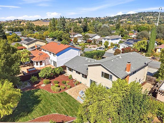 3rd image of 7075 Brooktree Way