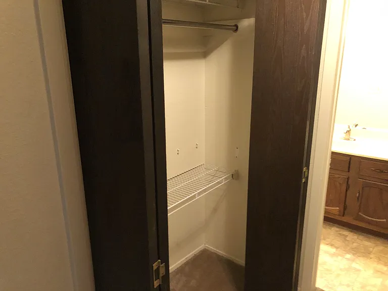 914 W Meadowmere Ln — Photo 22