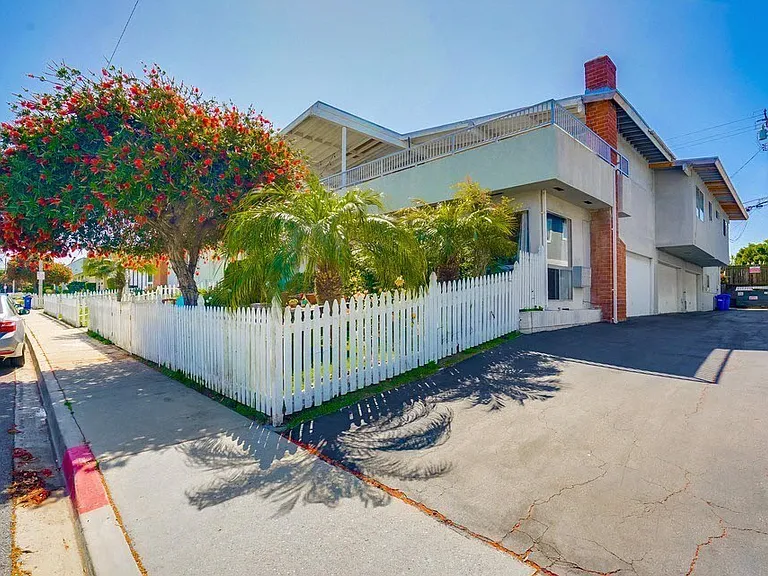 1102 Opal St — Photo 1