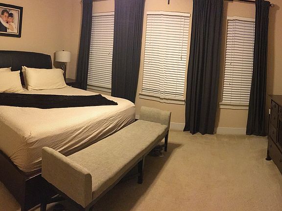 Large Master, King bed