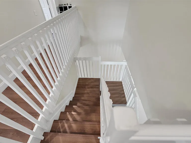 1070 Bluewood Ter — Photo 49