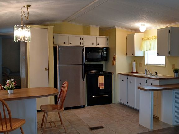 3rd image of 33 Lake Griffin Dr