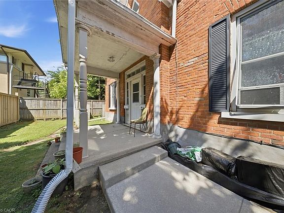 5th image of 160 Queen St N