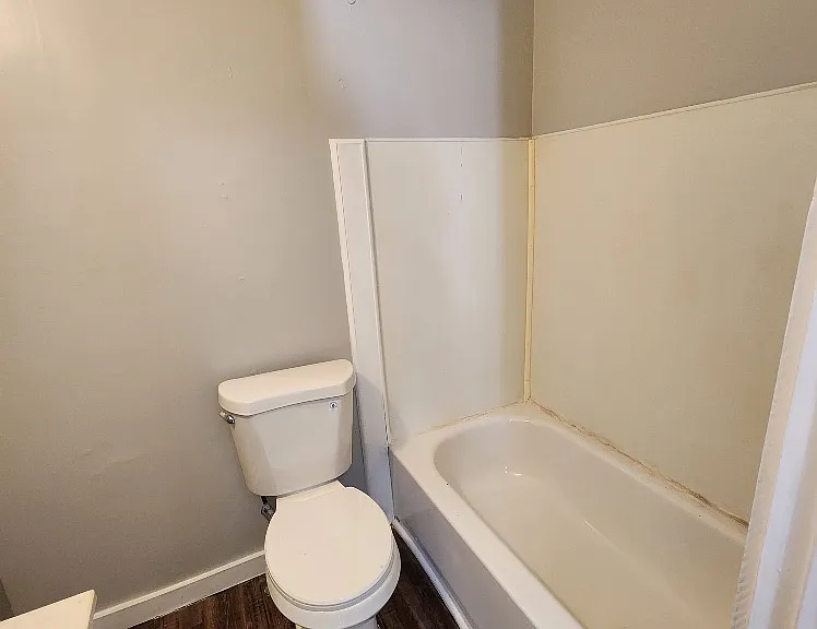 3020 Searsdale Ave — Photo 9