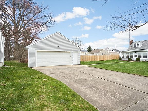 3rd image of 122 Fenton Ave