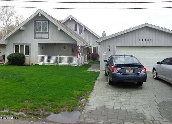 3rd image of 62229 Lagoon Dr