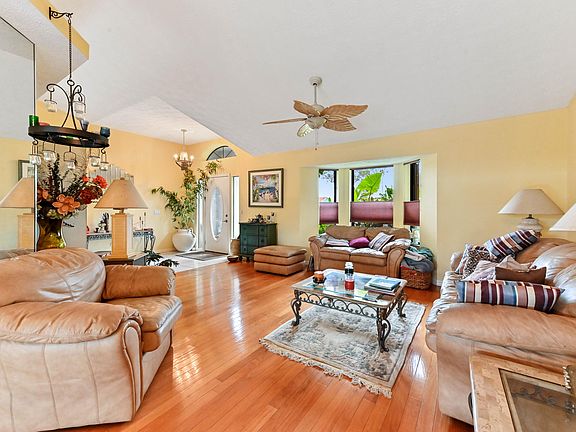 5th image of 856 SE Celtic Avenue