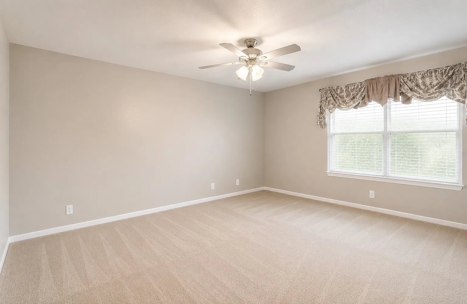3 bed, 2.5 bath, 2092 sqft, $1,975 — Photo 4