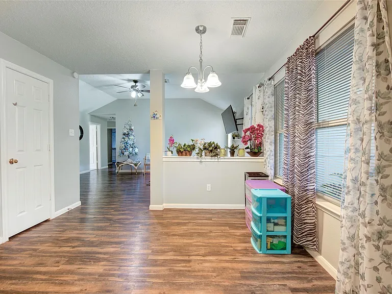 7302 Greenwood Point Dr — Photo 16