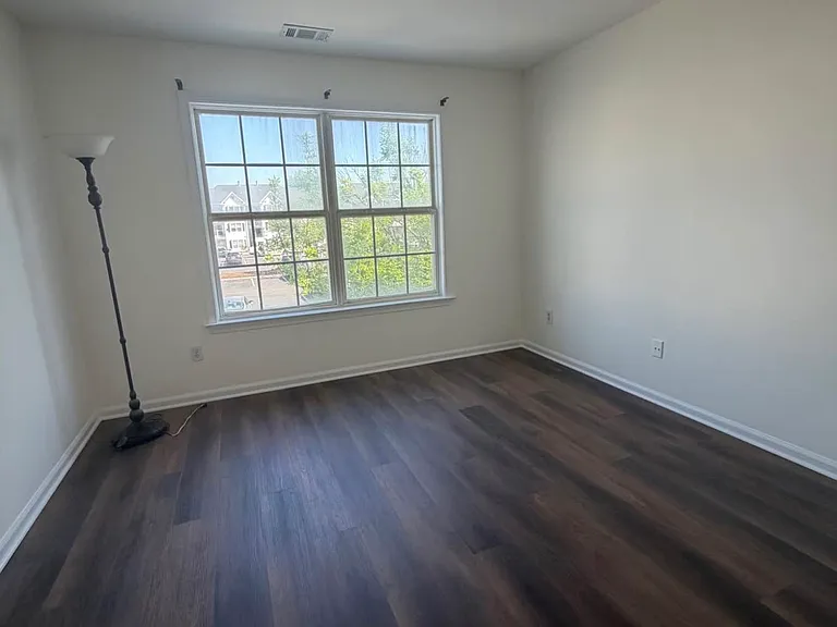 327 Waterford Dr — Photo 6