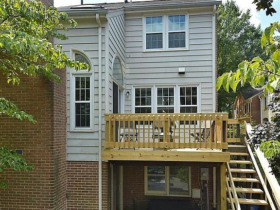 3rd image of 10110 Crestberry Pl