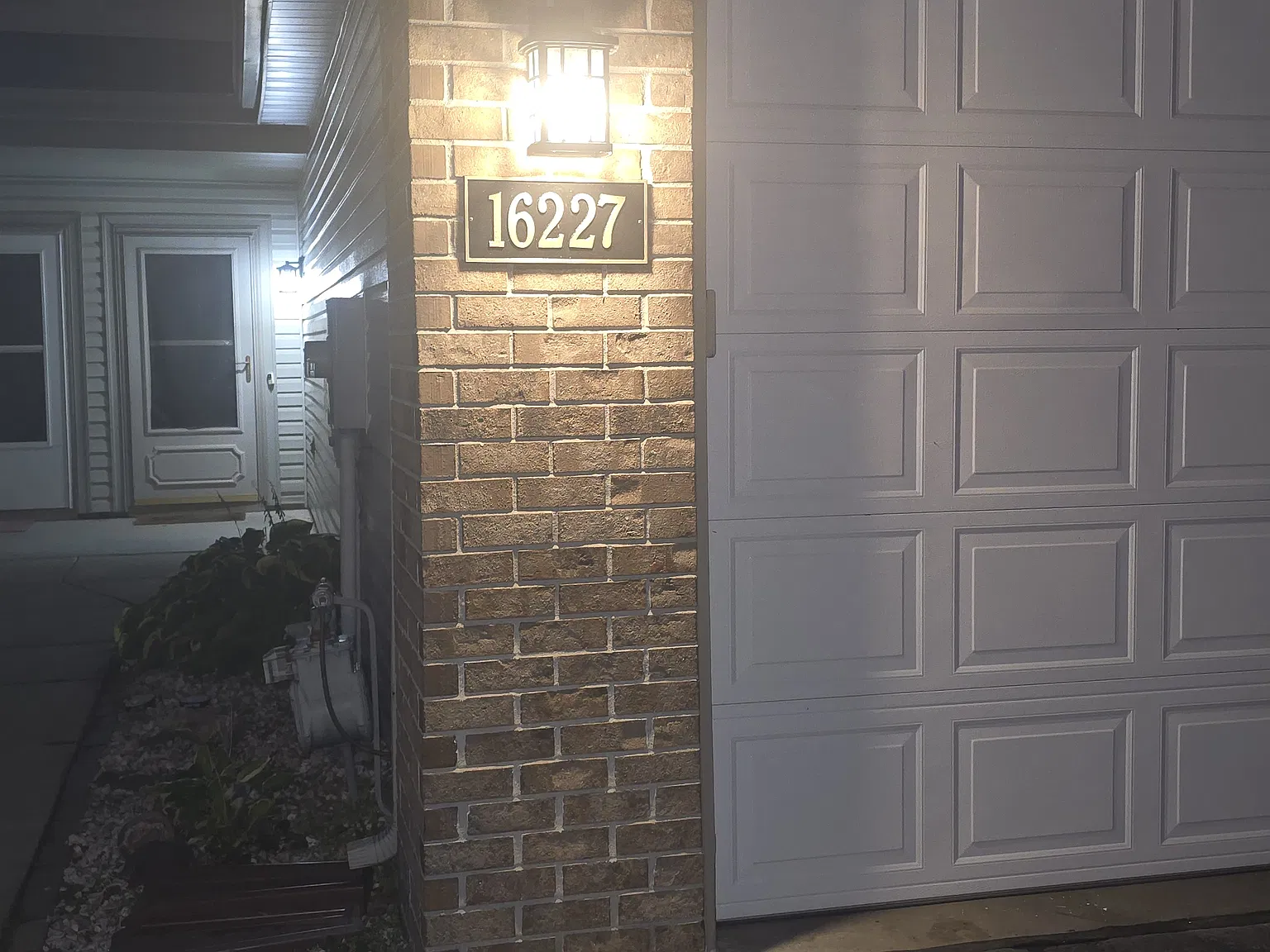 2 bed, 2.5 bath, 1630 sqft, $2,300 — Photo 1