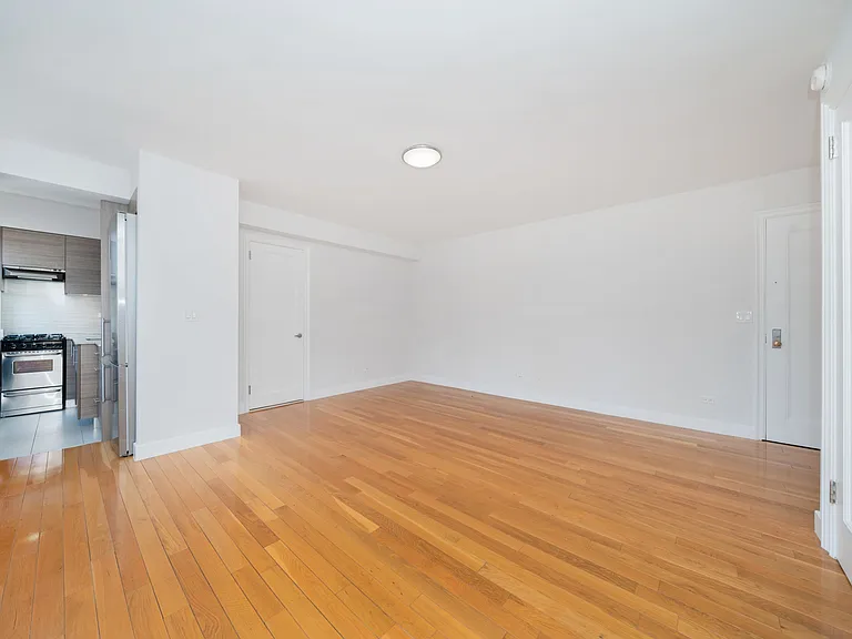 400 E 57th St #19D — Photo 3