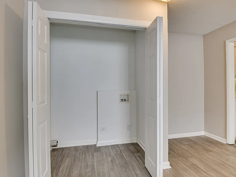 Emmanuel Place Apartments — Photo 18