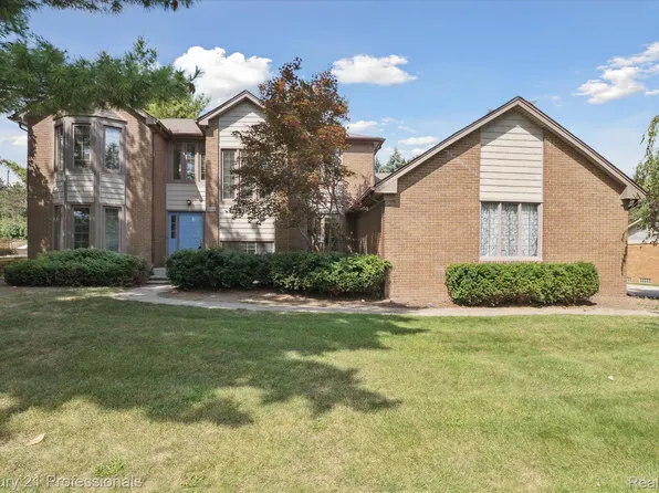 46328 N Northvalley Dr, Northville, MI 48167