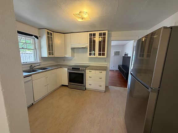 5th image of 1725 W 9th Pl