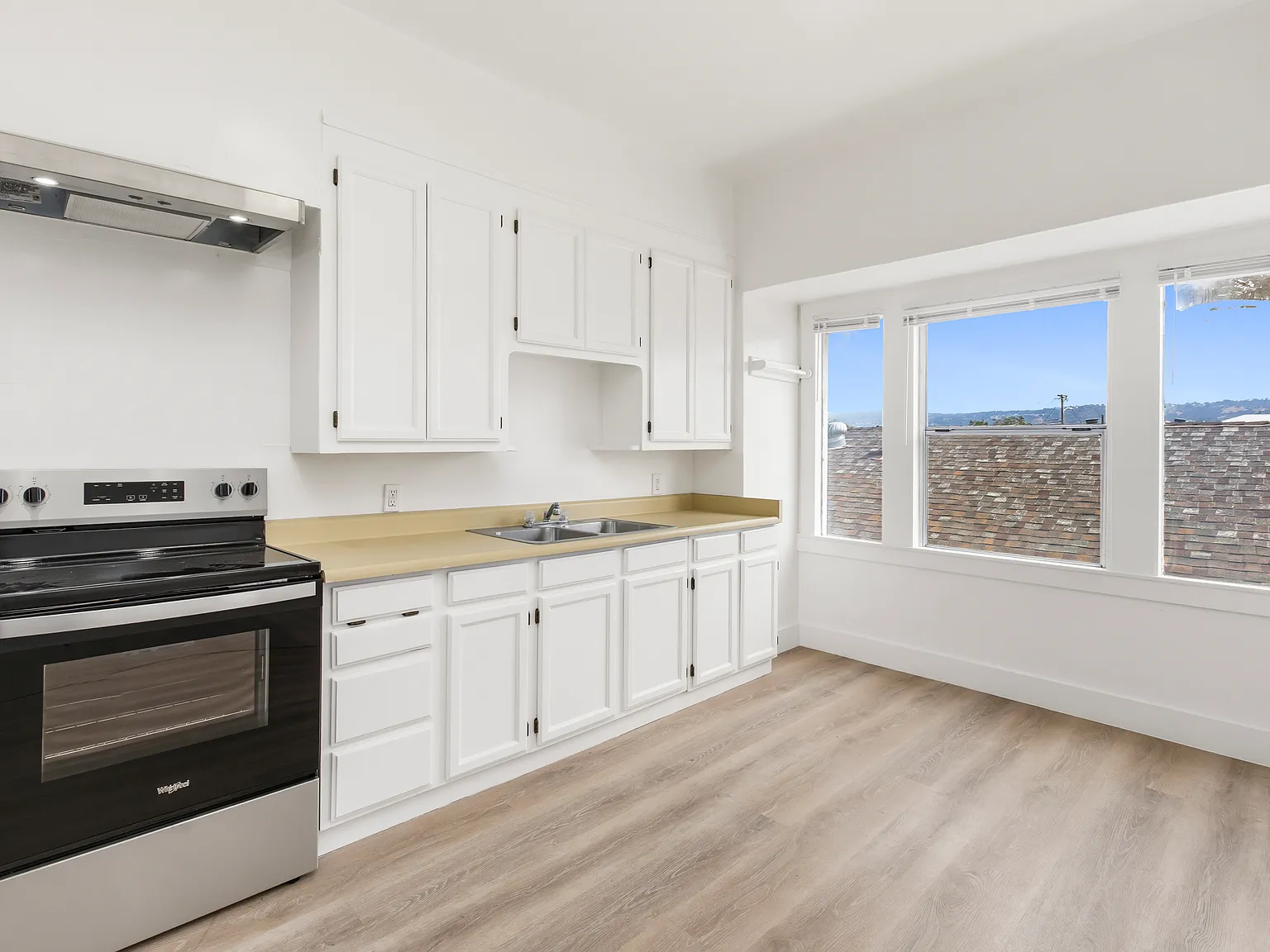 2 bed, $2,095 — Photo 2