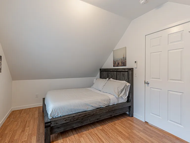 521 Williams Ave S — Photo 8
