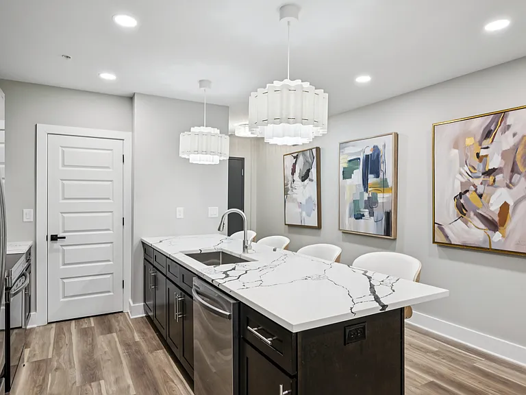 The Tucker Luxury Apartments — Photo 36