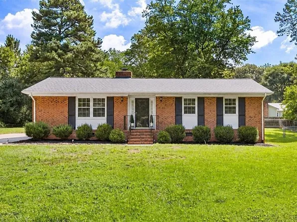 104 Weslayan Dr, Jamestown, NC 27282