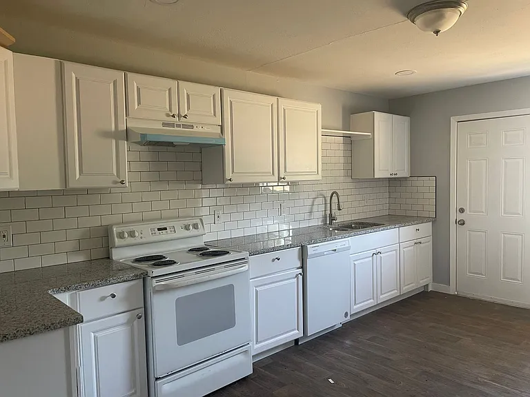 3411 Stone Rd — Photo 2